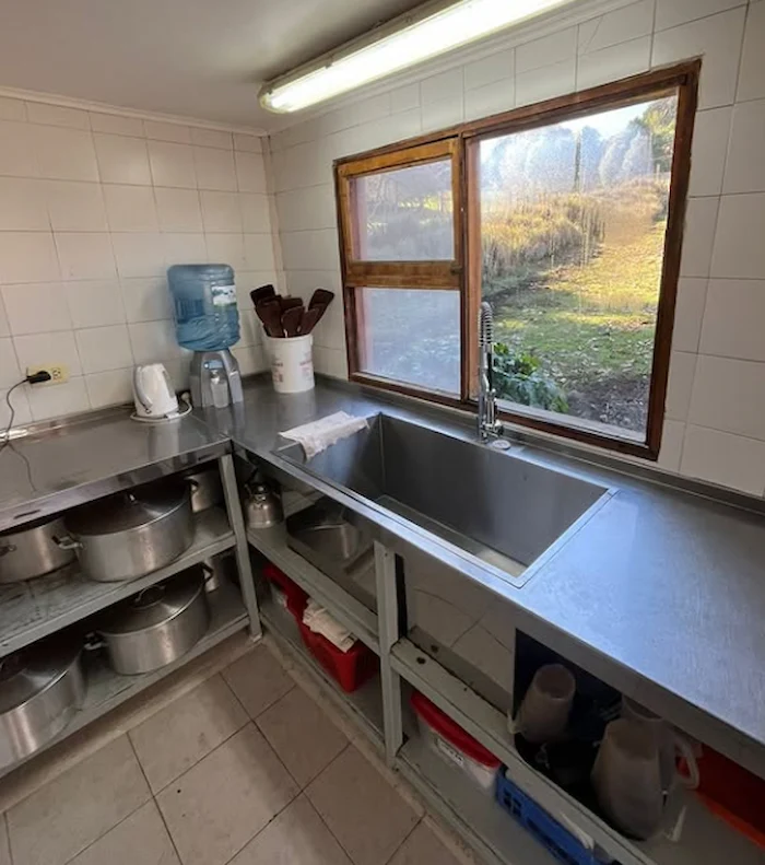 Cocina y mesada de acero inoxidable para negocio
